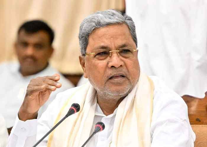 Why did the Governor send a show cause notice to Chief Minister Siddaramaiah on a private complaint